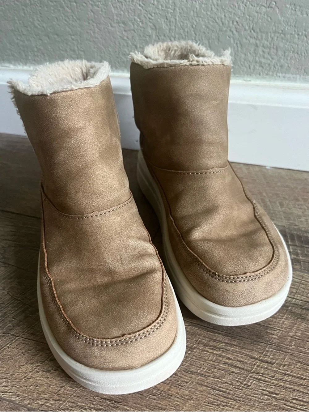Hey Dude Mel Youth Girls' Fashion Boot size 2‎